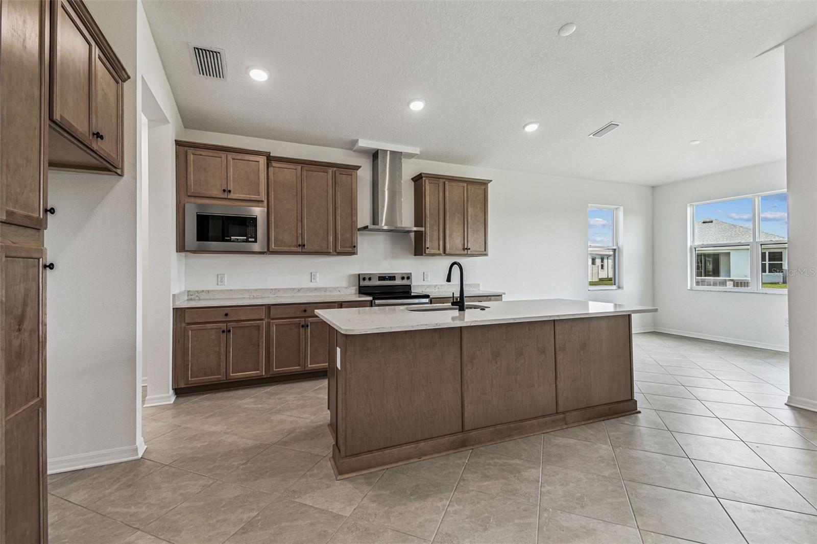Image 24 of 86 For 278 Hillshire Place