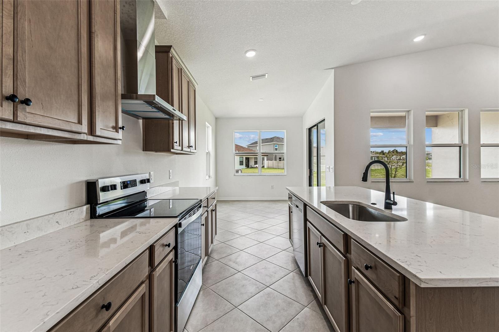 Image 26 of 86 For 278 Hillshire Place