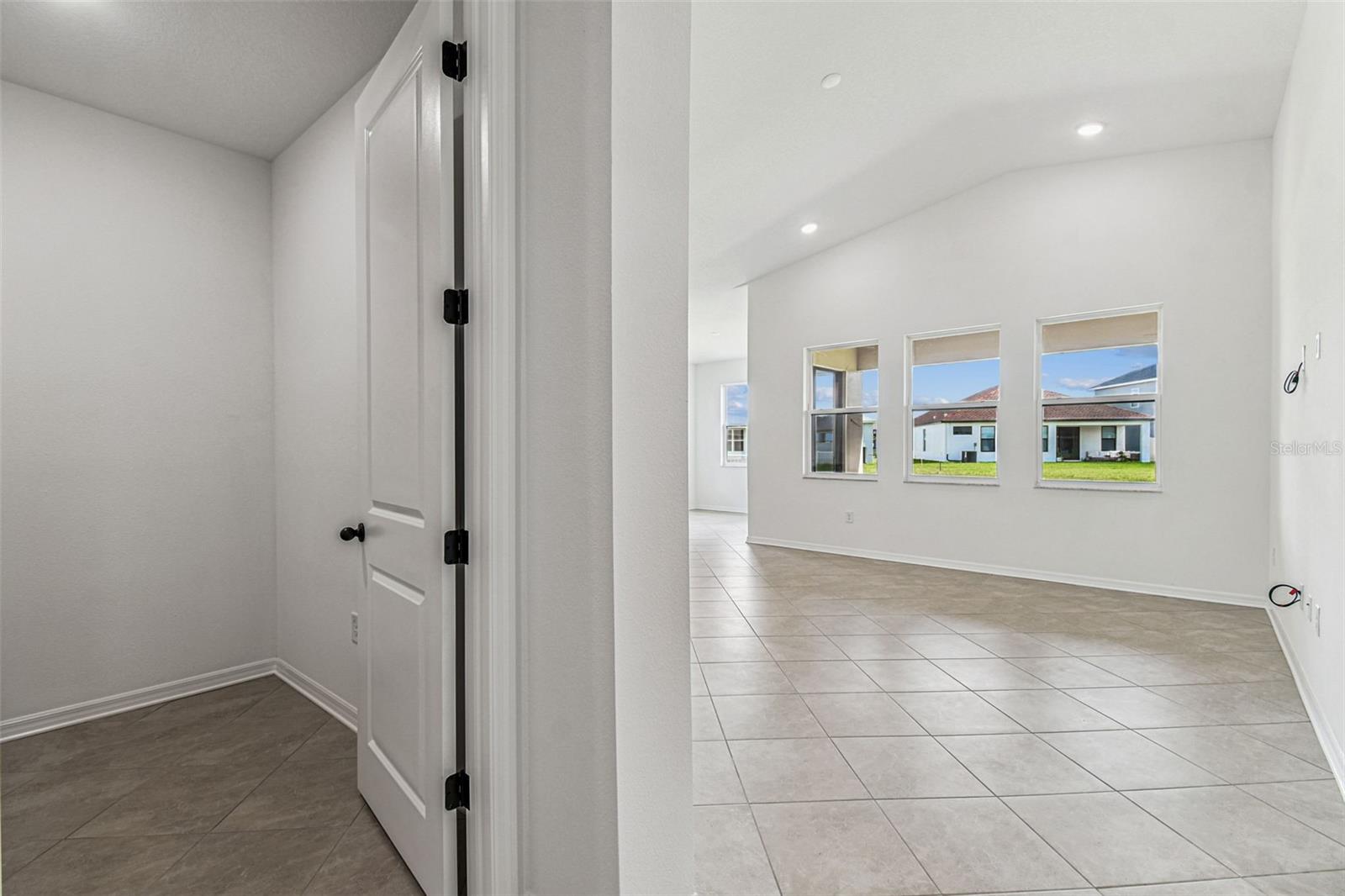 Image 45 of 86 For 278 Hillshire Place