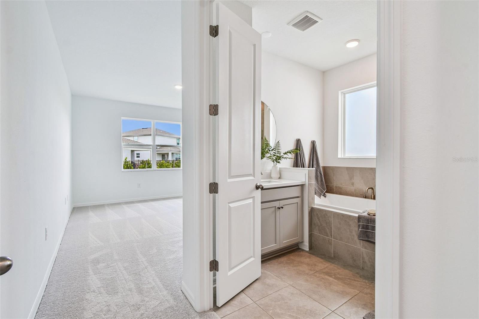 Image 18 of 77 For 11818 Moonsail Drive
