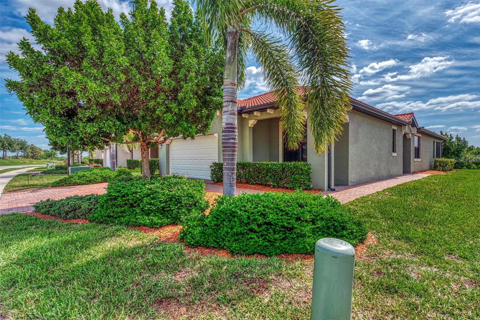 Image 3 of 42 For 10113 Fiddlewood Drive