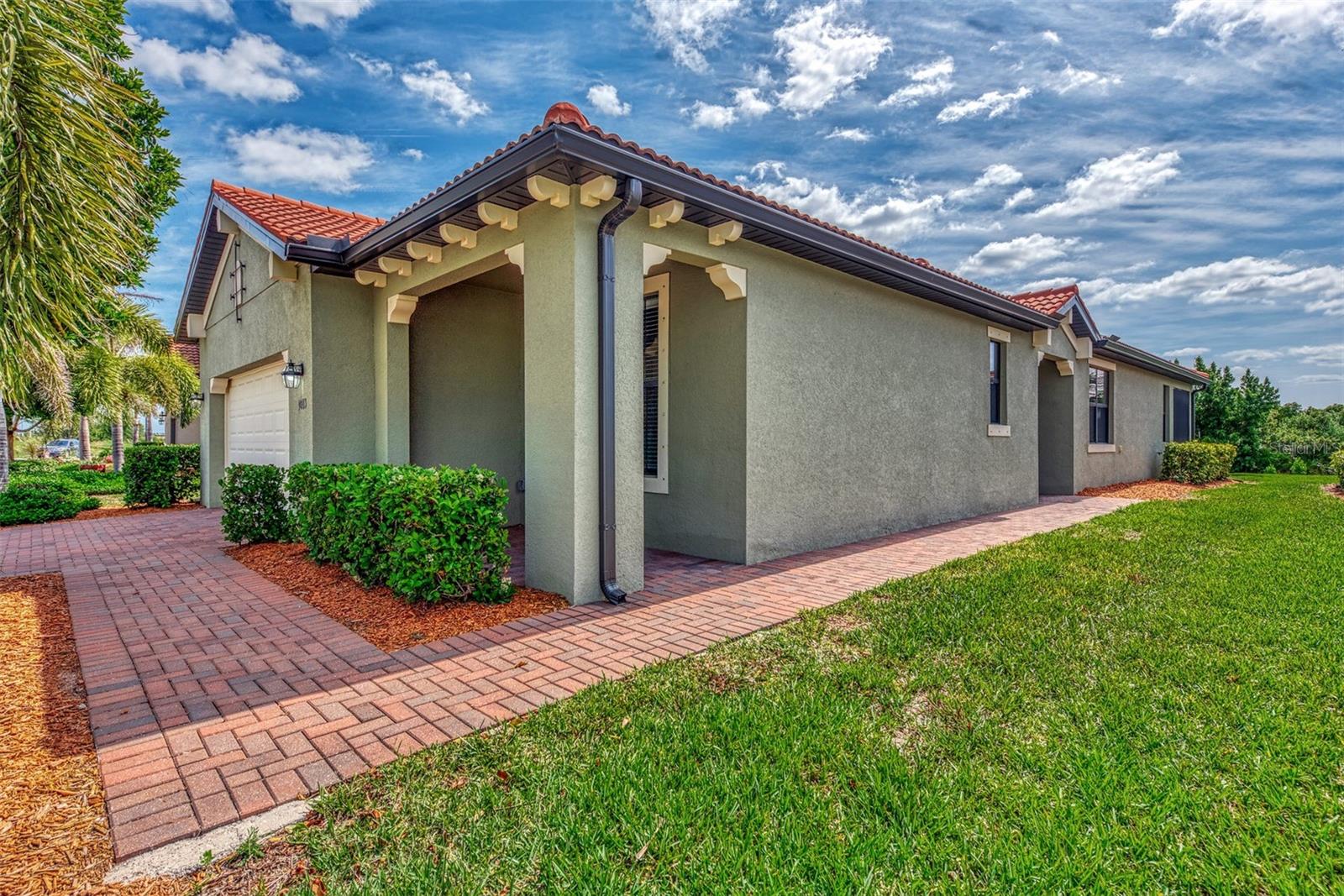 Image 4 of 42 For 10113 Fiddlewood Drive
