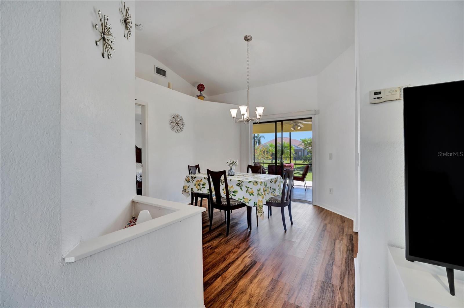 Image 18 of 58 For 27142 Villarrica Drive