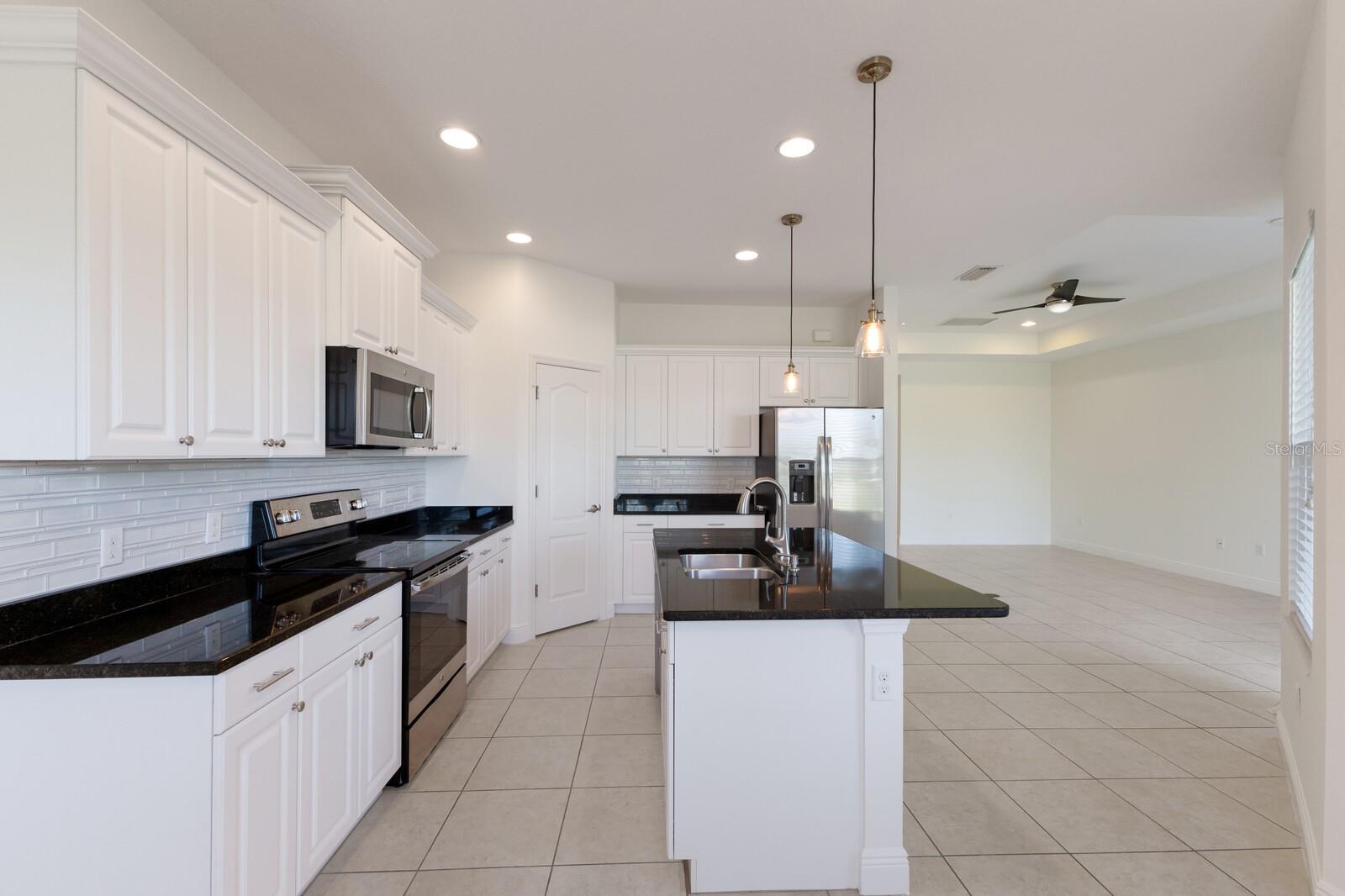 Image 9 of 27 For 7742 Ridgelake Circle