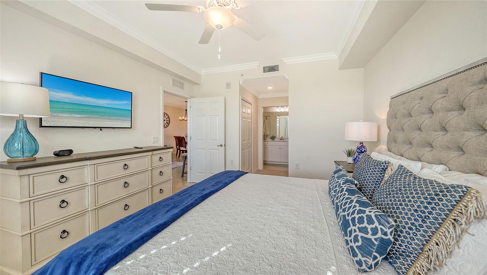 Image 25 of 49 For 17510 Gawthrop Drive 305