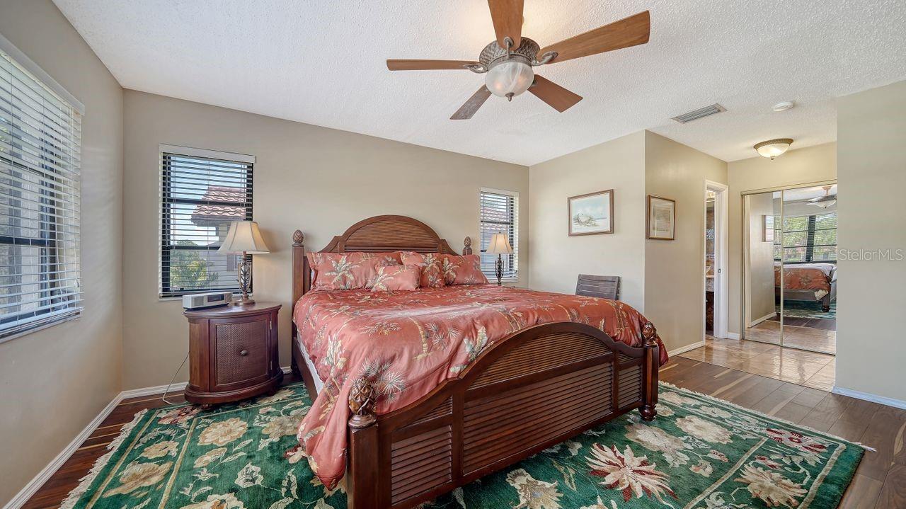 Image 15 of 39 For 5630 Golf Pointe Drive 205