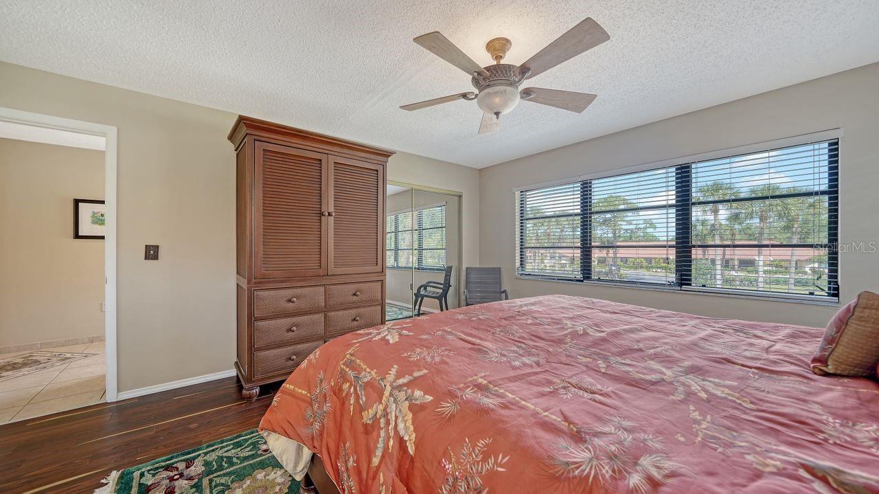 Image 16 of 39 For 5630 Golf Pointe Drive 205