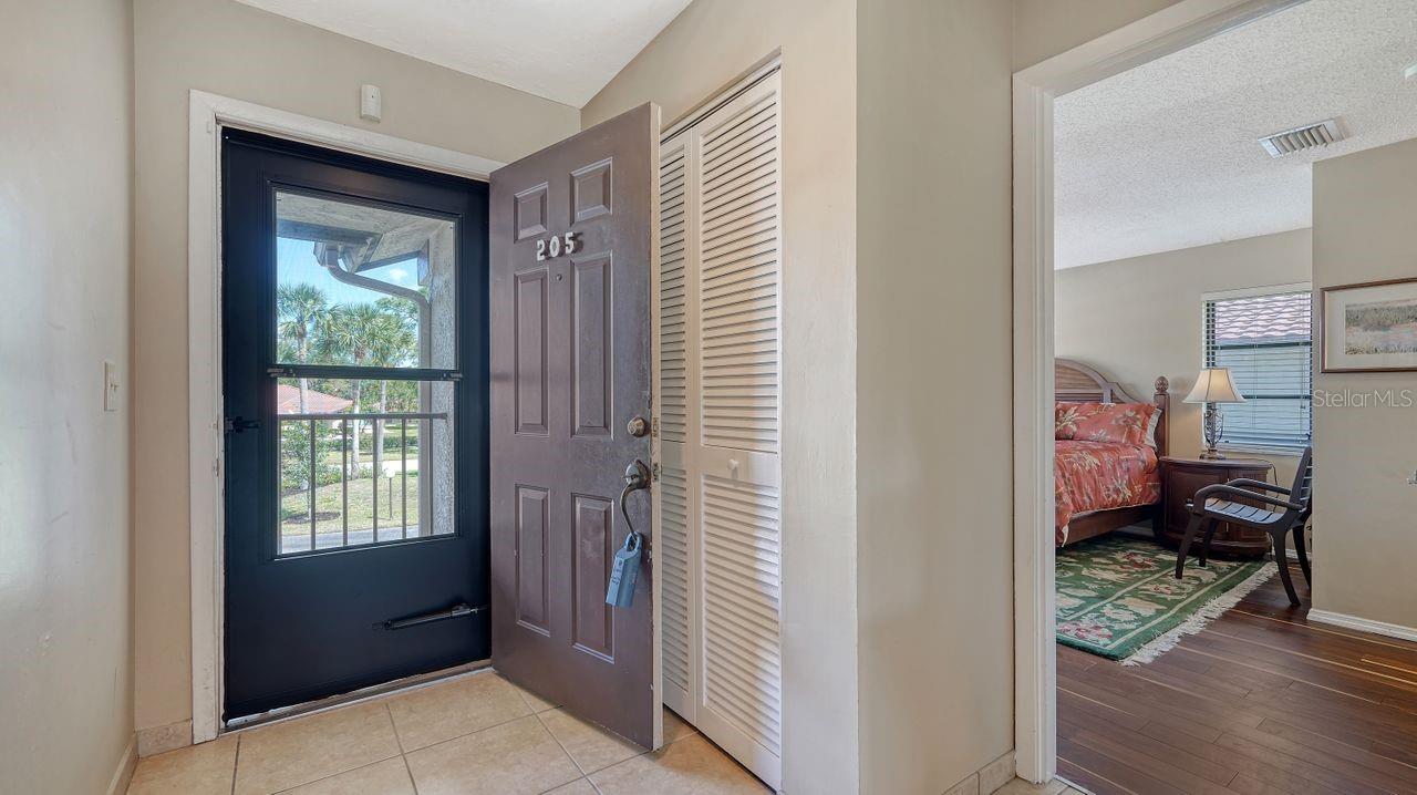 Image 4 of 39 For 5630 Golf Pointe Drive 205