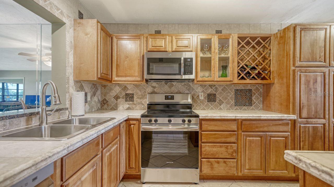 Image 5 of 39 For 5630 Golf Pointe Drive 205