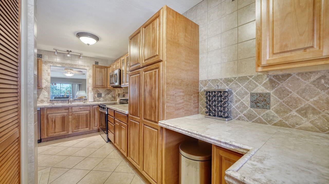 Image 7 of 39 For 5630 Golf Pointe Drive 205