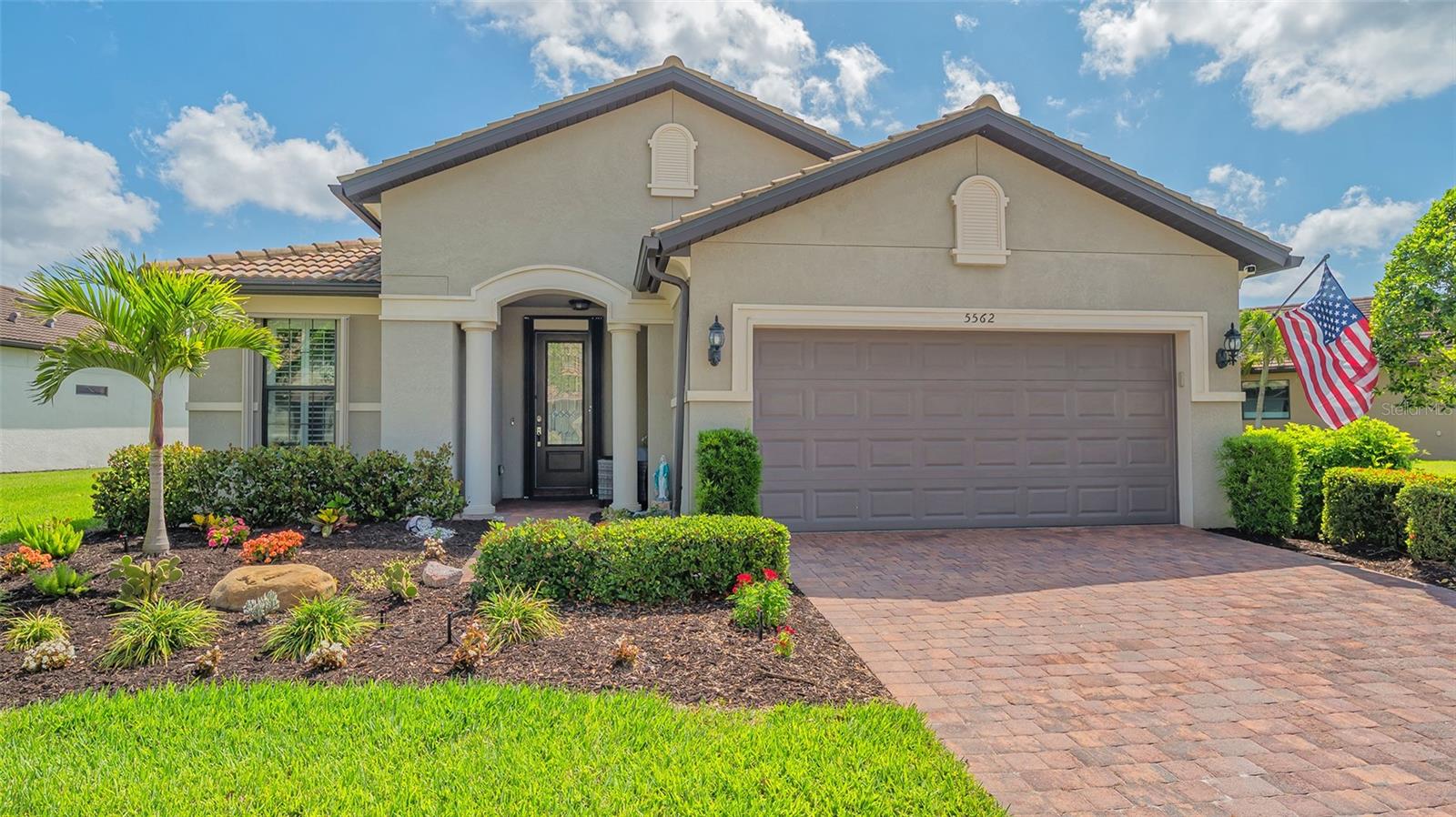 Image 4 of 90 For 5562 Rain Lily Court