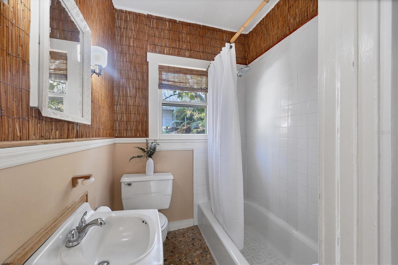 Image 11 of 40 For 1679 Arlington Street