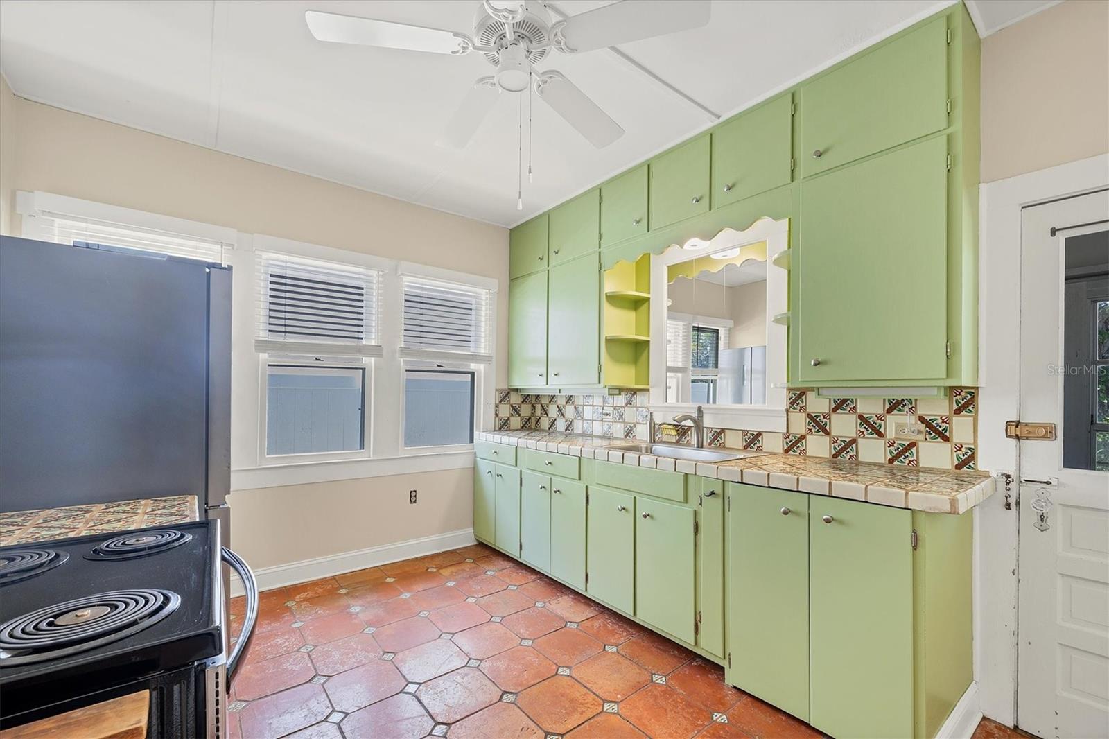 Image 14 of 40 For 1679 Arlington Street