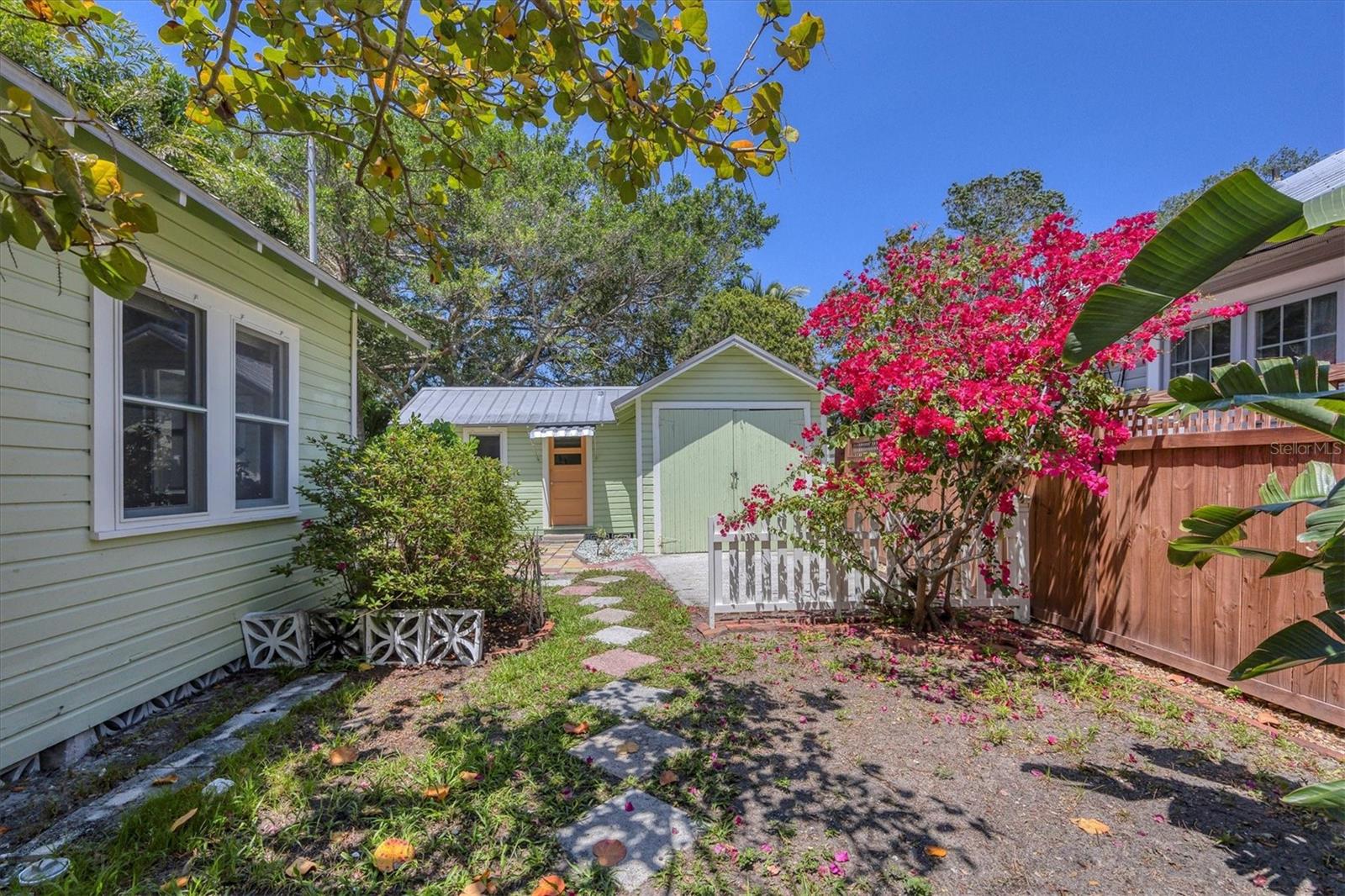 Image 20 of 40 For 1679 Arlington Street