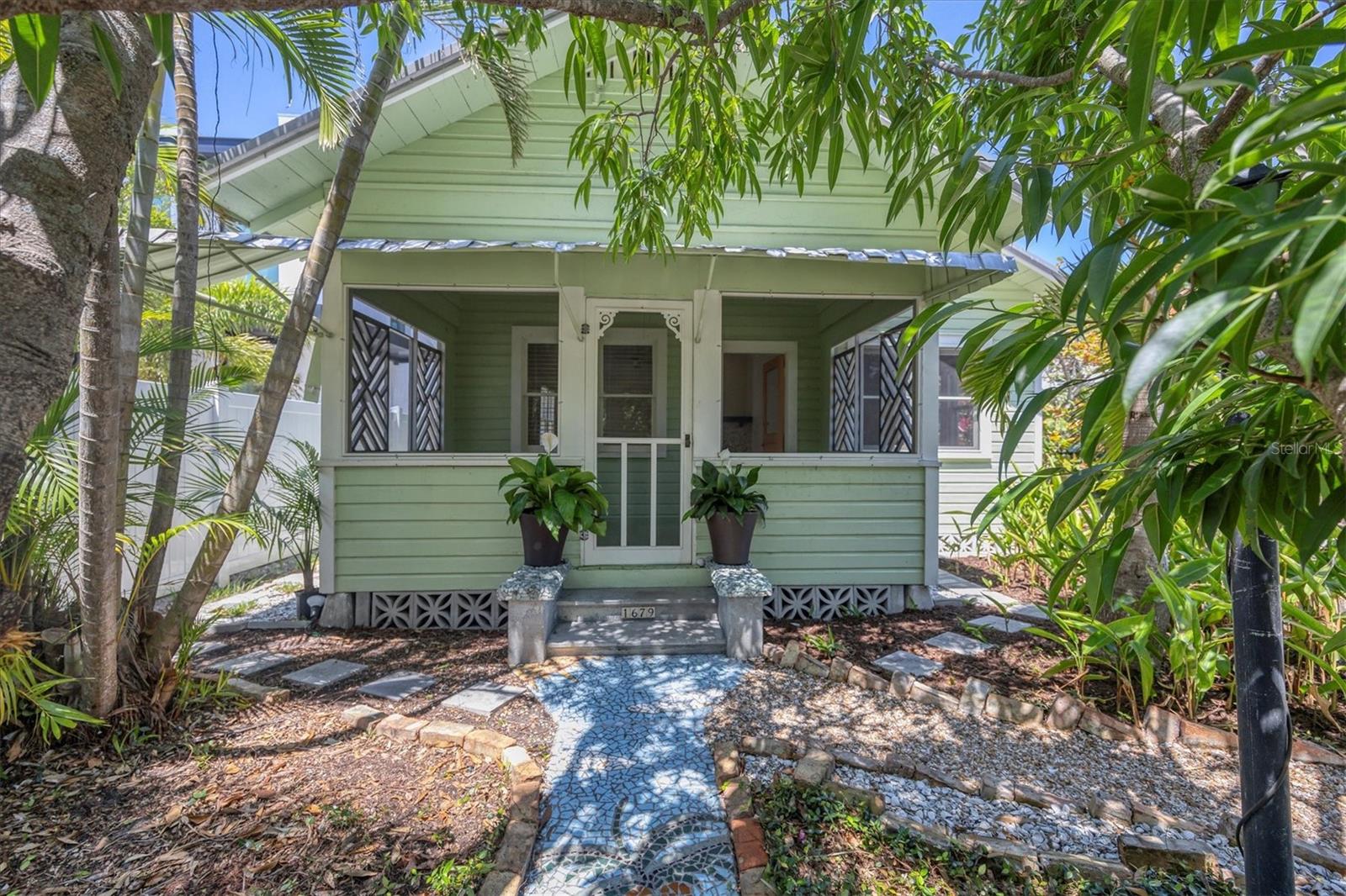 Image 3 of 40 For 1679 Arlington Street