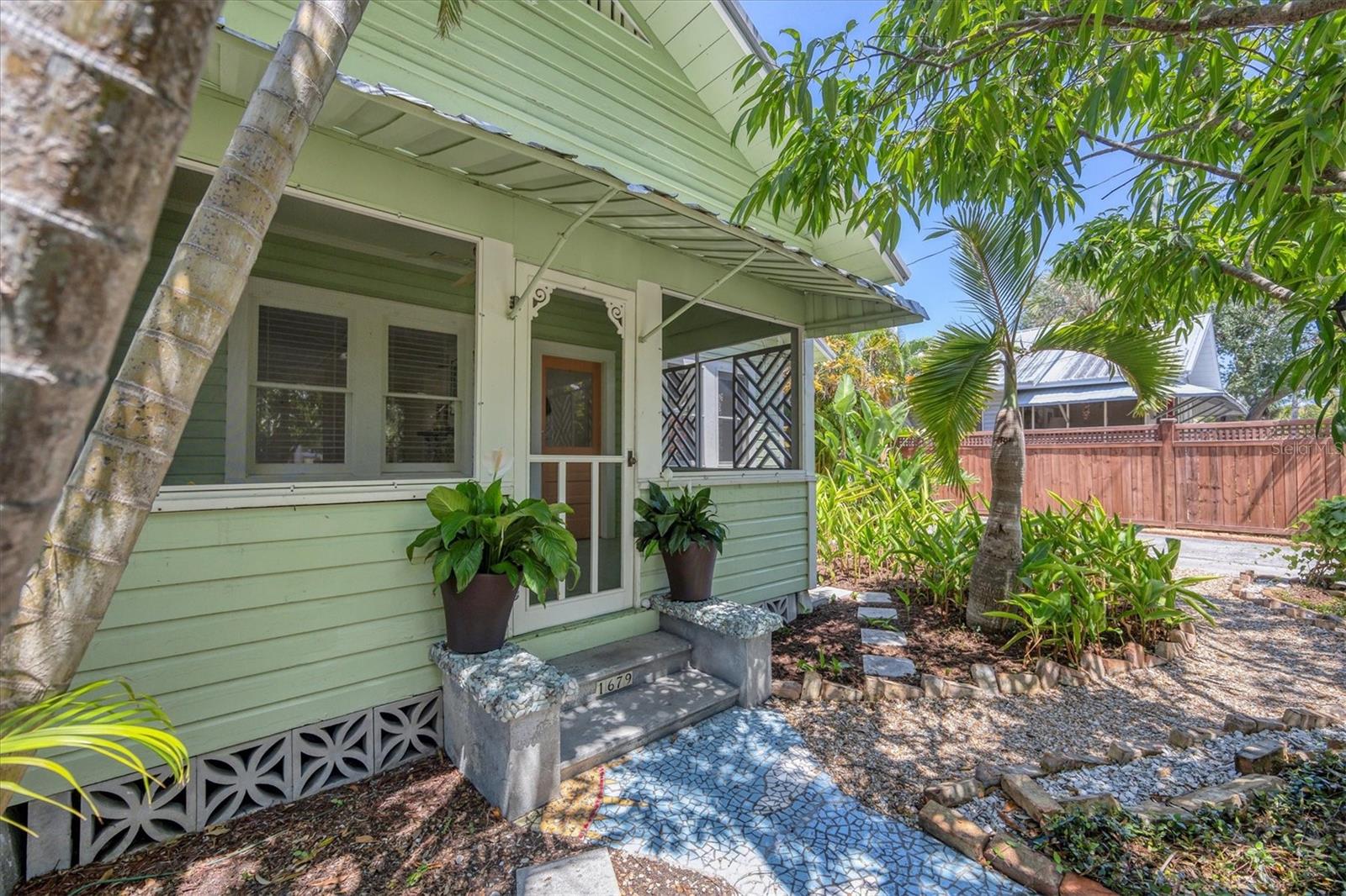 Image 4 of 40 For 1679 Arlington Street