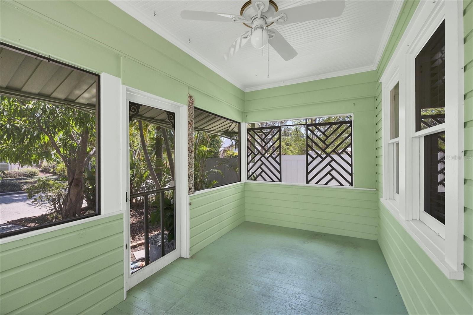 Image 5 of 40 For 1679 Arlington Street