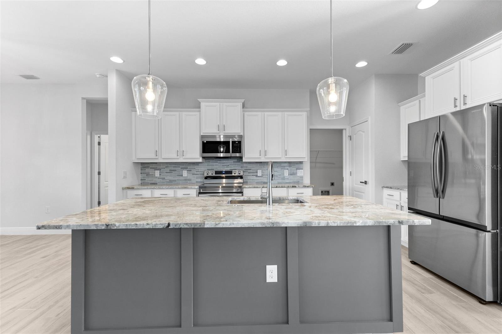 Listing photo id 13 for 12396 Bacchus Road