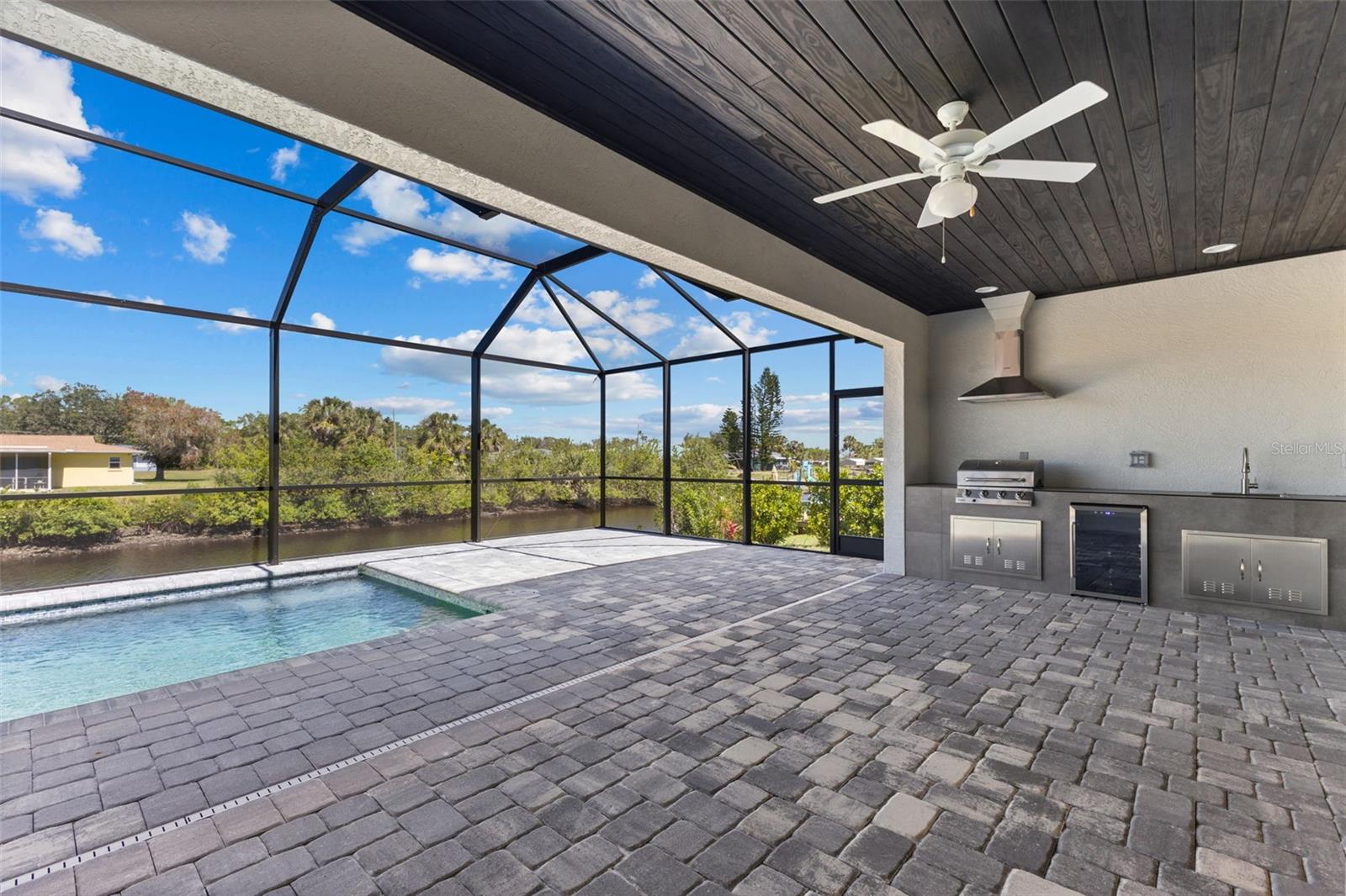Listing photo id 14 for 12396 Bacchus Road