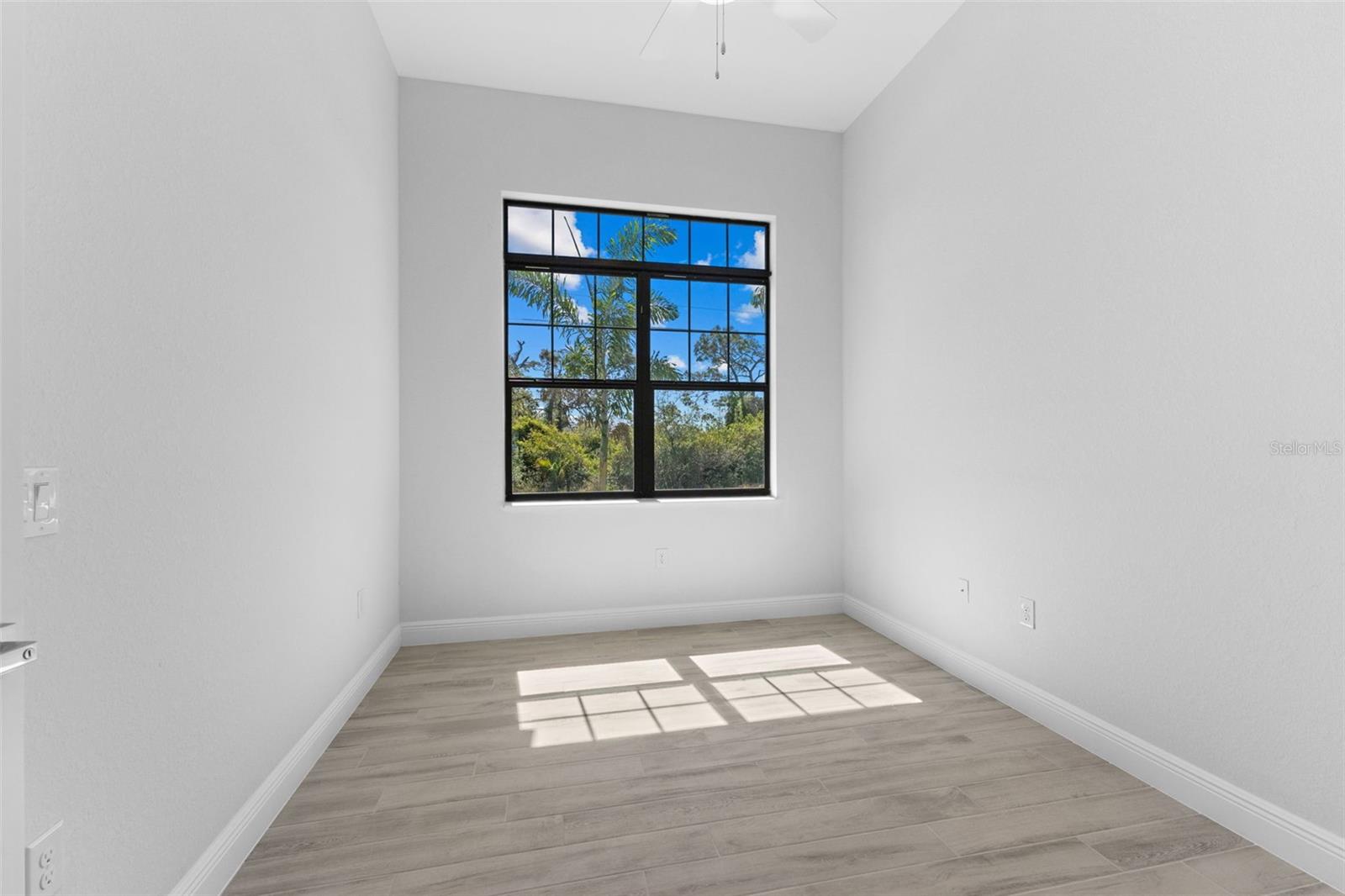 Listing photo id 22 for 12396 Bacchus Road
