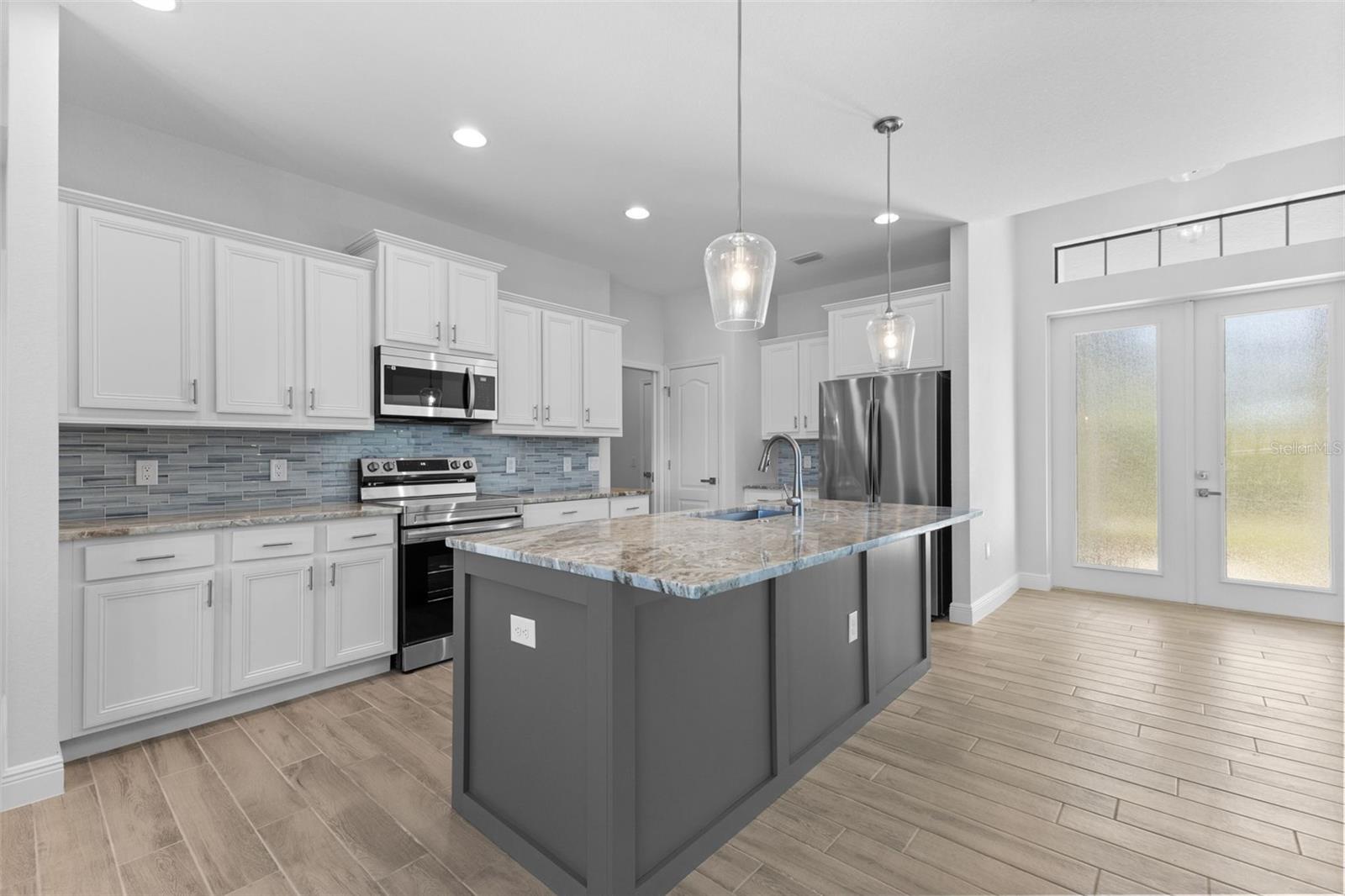 Listing photo id 28 for 12396 Bacchus Road