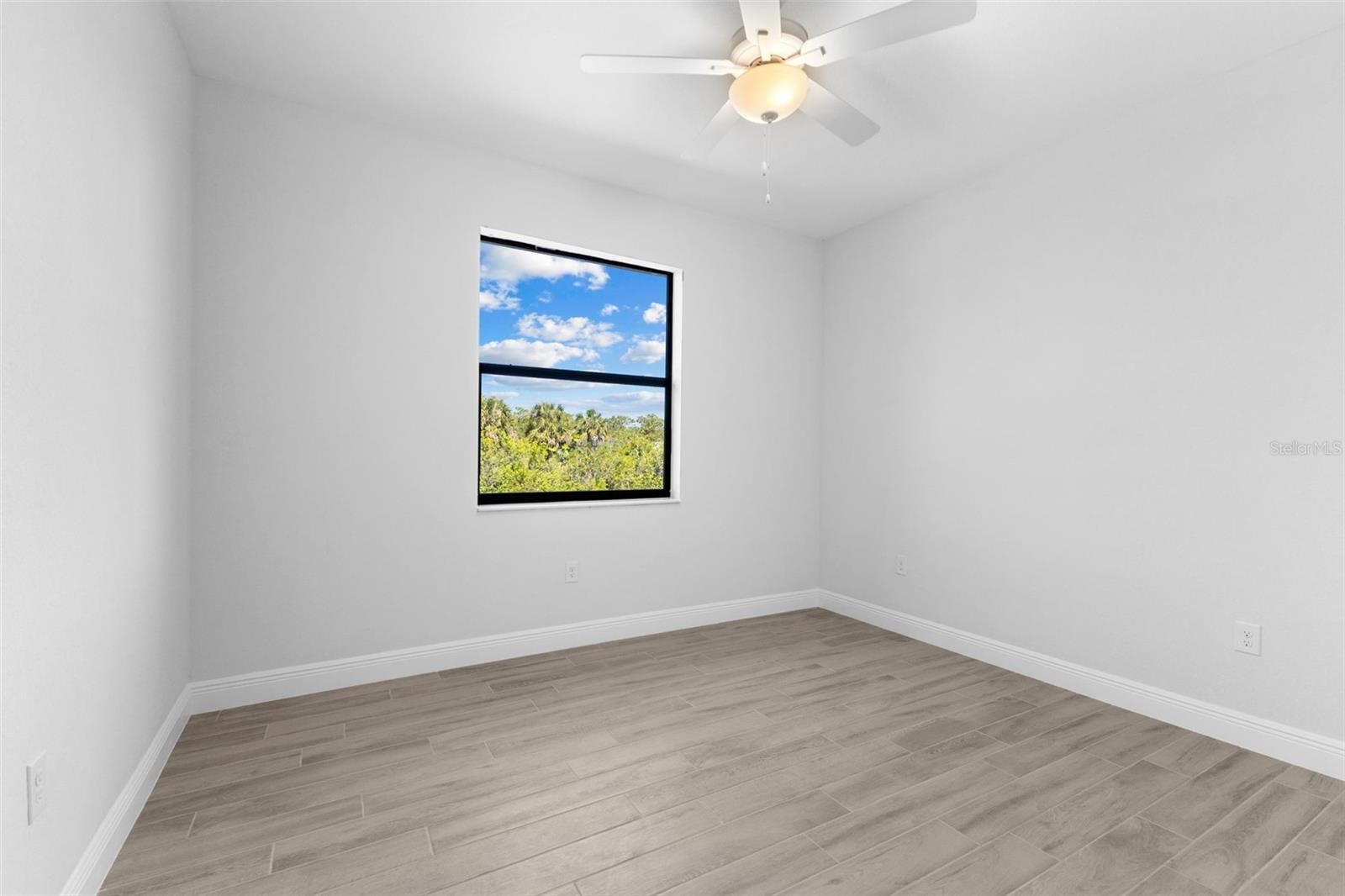 Listing photo id 29 for 12396 Bacchus Road