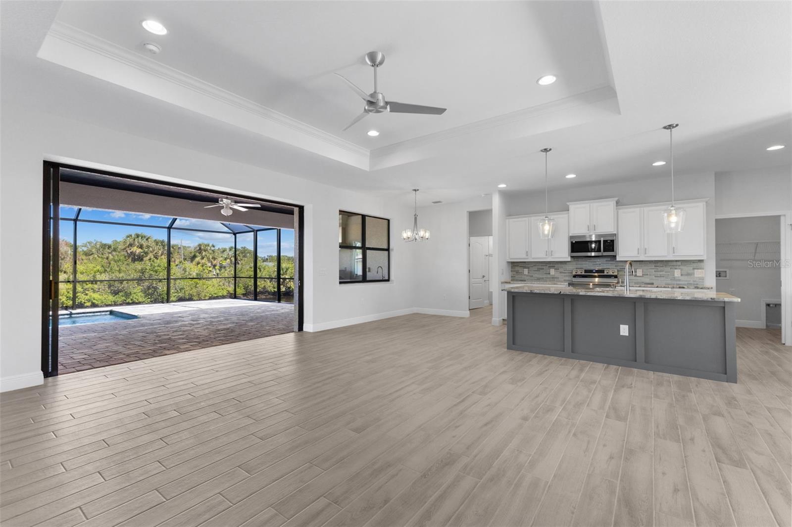 Listing photo id 3 for 12396 Bacchus Road