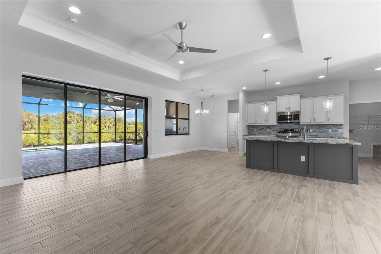 Listing photo id 5 for 12396 Bacchus Road