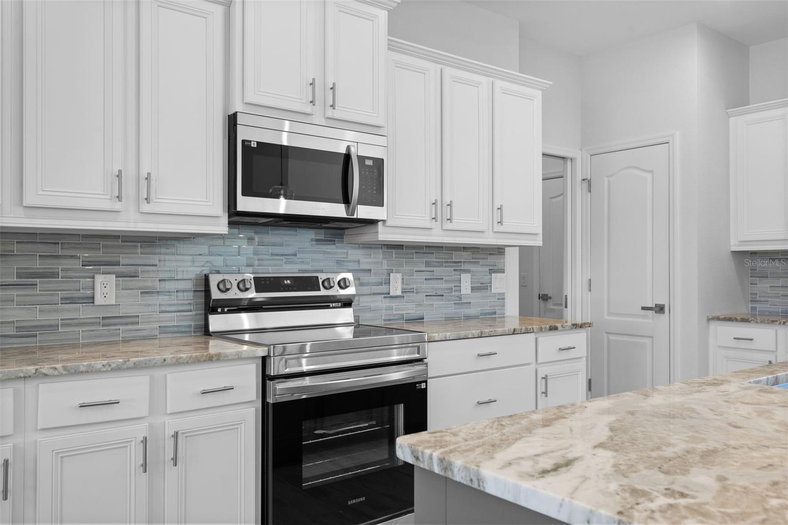 Listing photo id 6 for 12396 Bacchus Road
