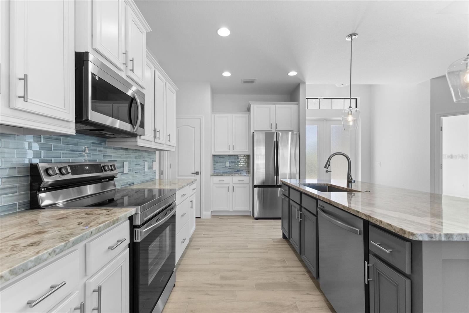 Listing photo id 7 for 12396 Bacchus Road