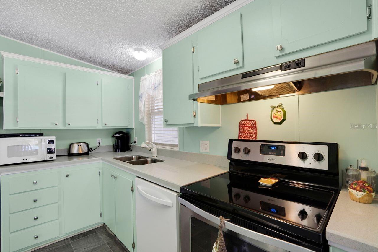 Image 11 of 36 For 709 Riverview Circle