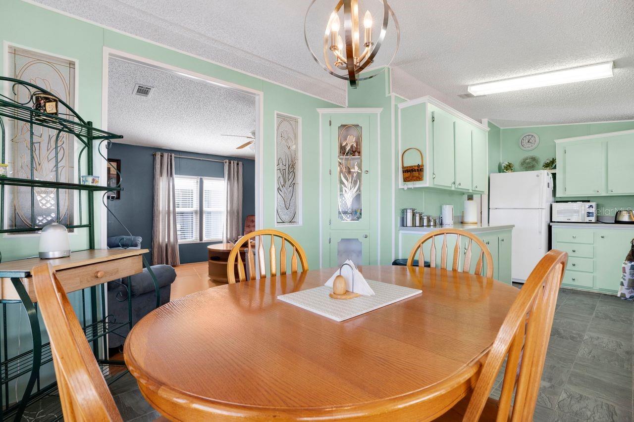 Image 15 of 36 For 709 Riverview Circle