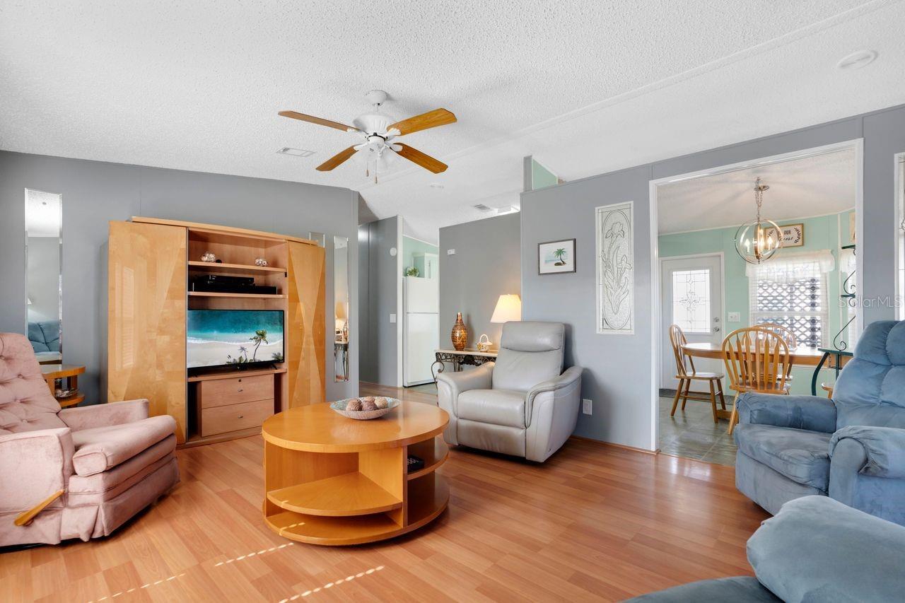 Image 6 of 36 For 709 Riverview Circle