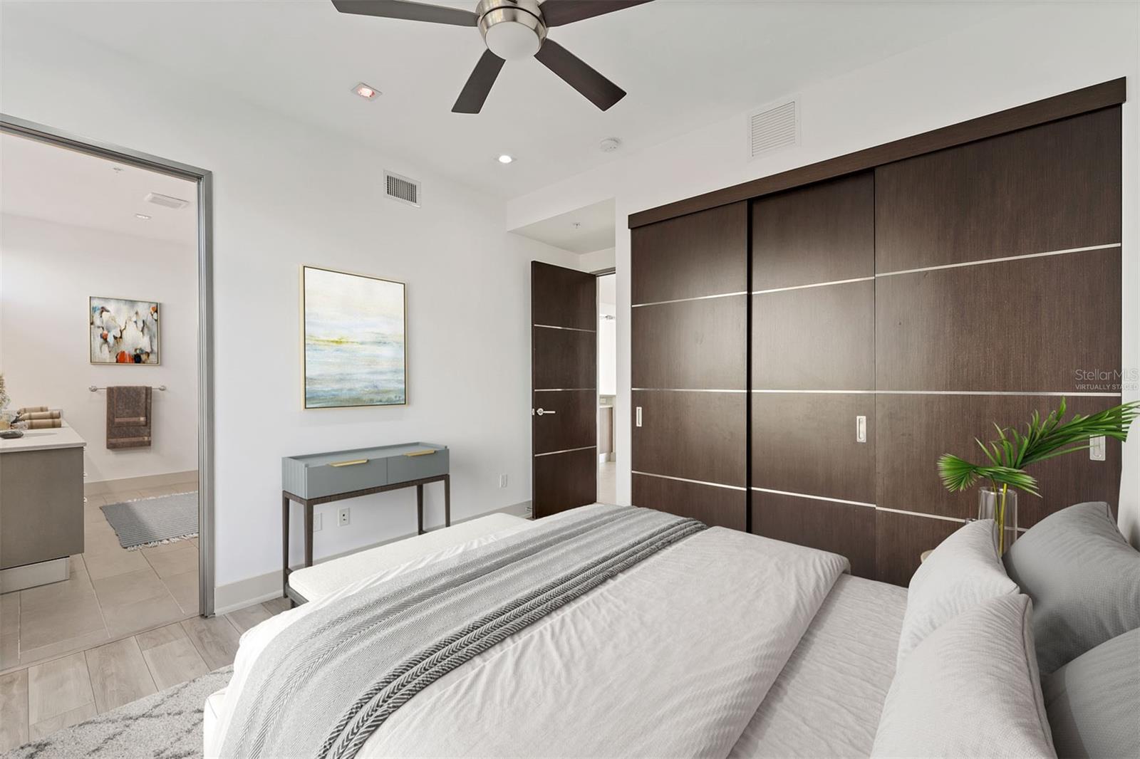 Image 19 of 26 For 219 Cosmopolitan Court