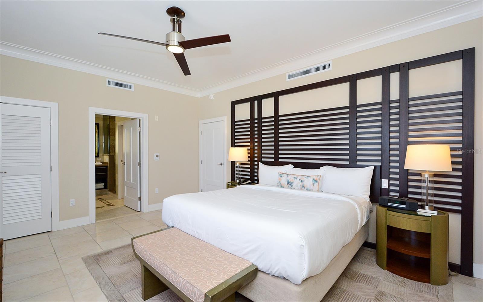 Image 13 of 46 For 915 Seaside Drive 613, Weeks