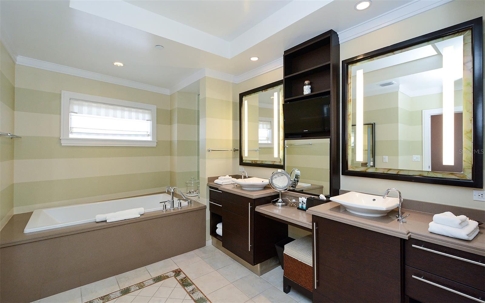 Image 14 of 46 For 915 Seaside Drive 613, Weeks