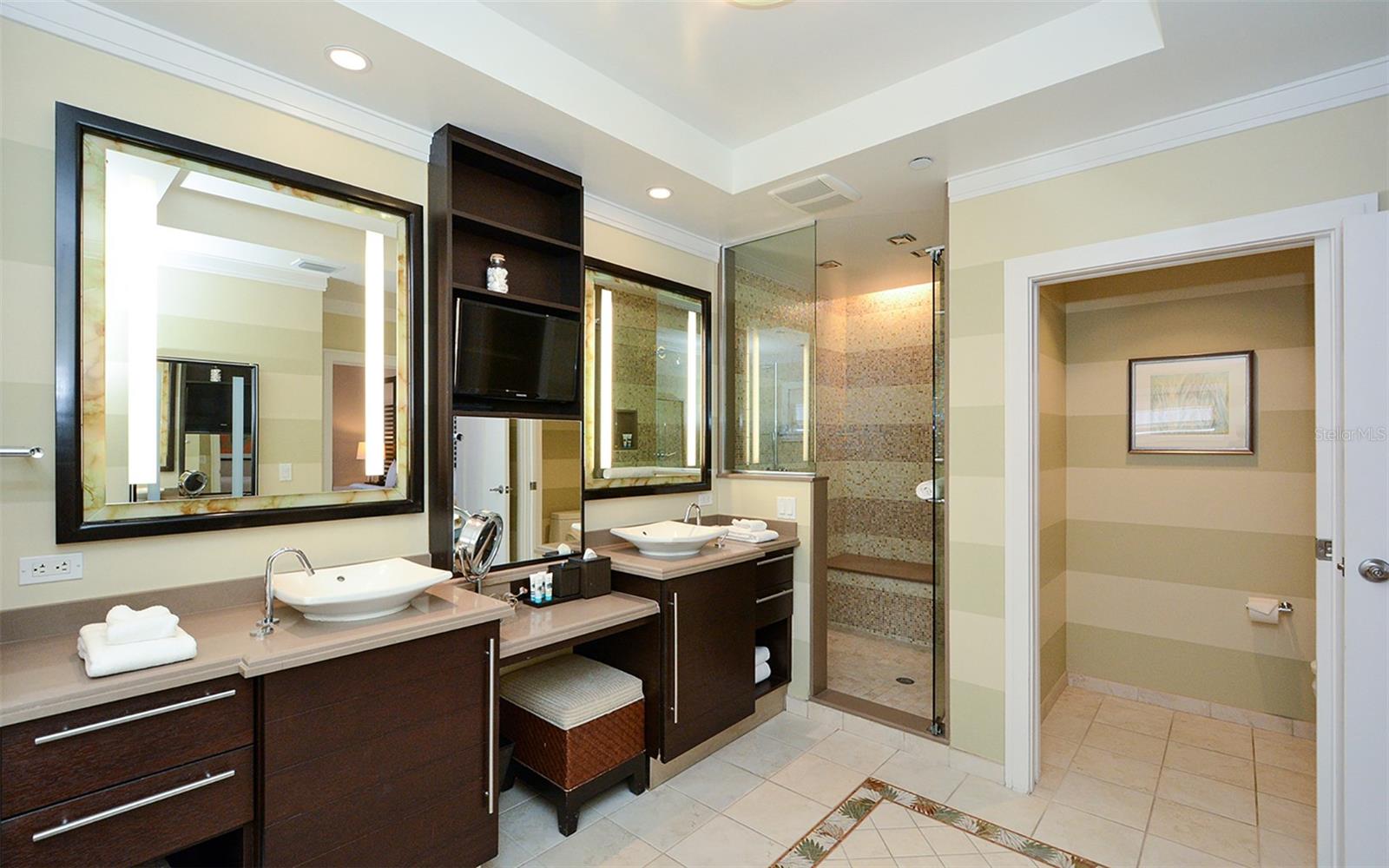 Image 16 of 46 For 915 Seaside Drive 613, Weeks