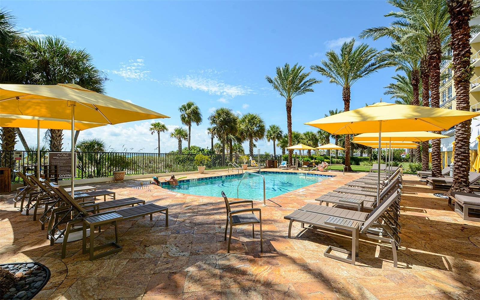 Image 26 of 46 For 915 Seaside Drive 613, Weeks