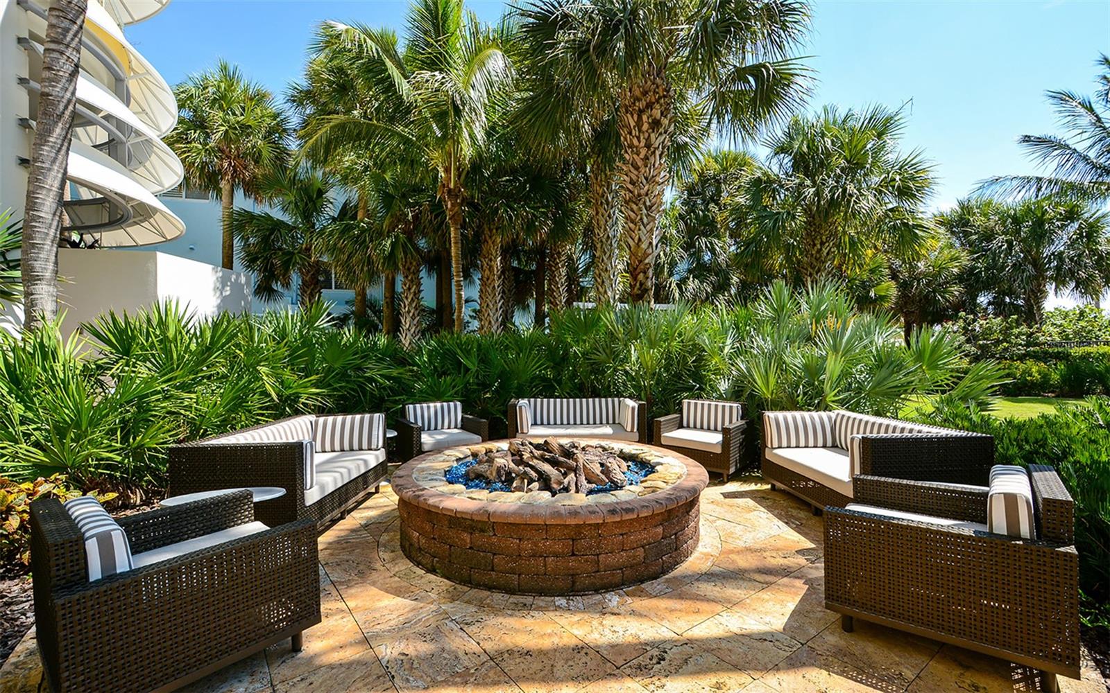 Image 31 of 46 For 915 Seaside Drive 613, Weeks