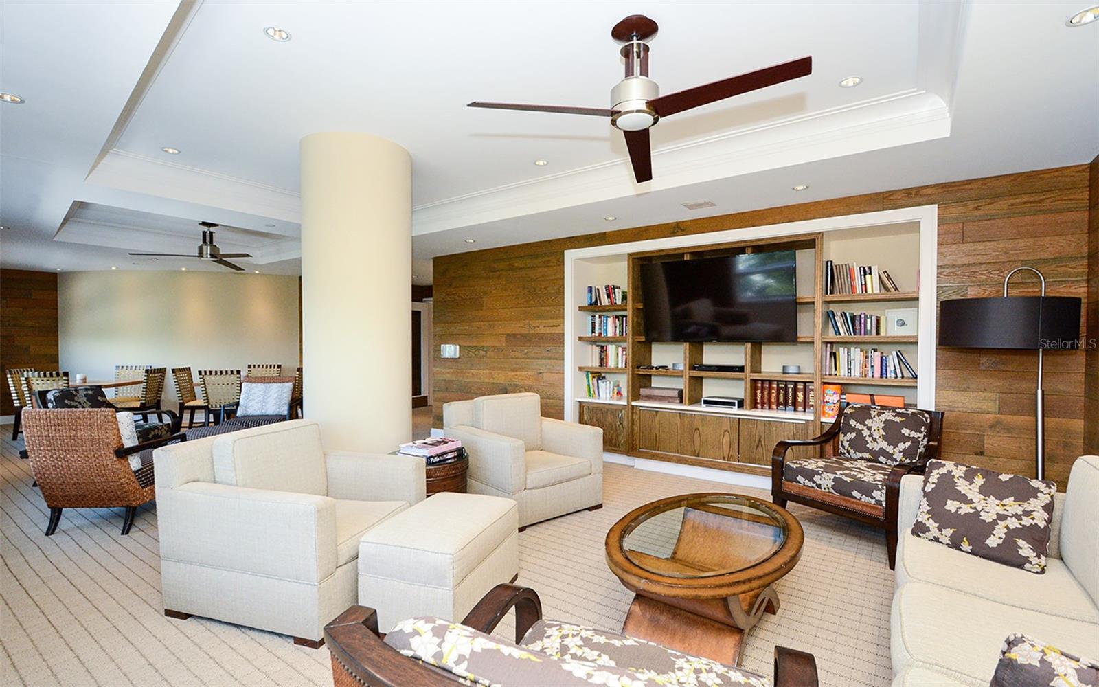 Image 41 of 46 For 915 Seaside Drive 613, Weeks