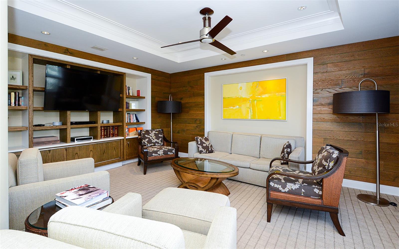 Image 42 of 46 For 915 Seaside Drive 613, Weeks