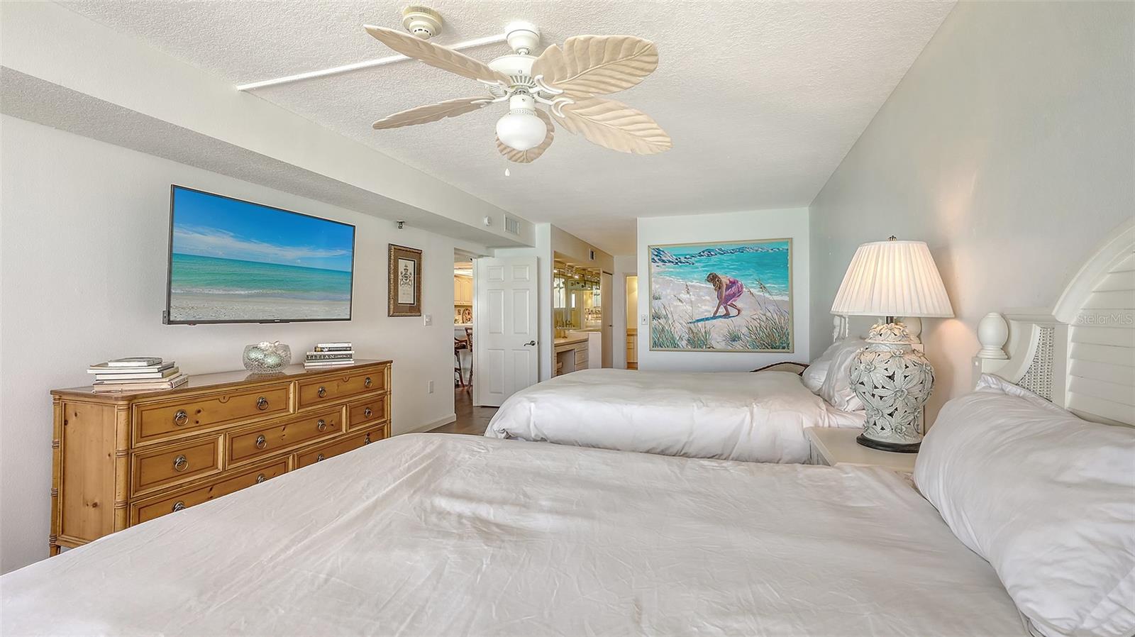 Image 41 of 72 For 2675 Gulf Of Mexico Drive 403