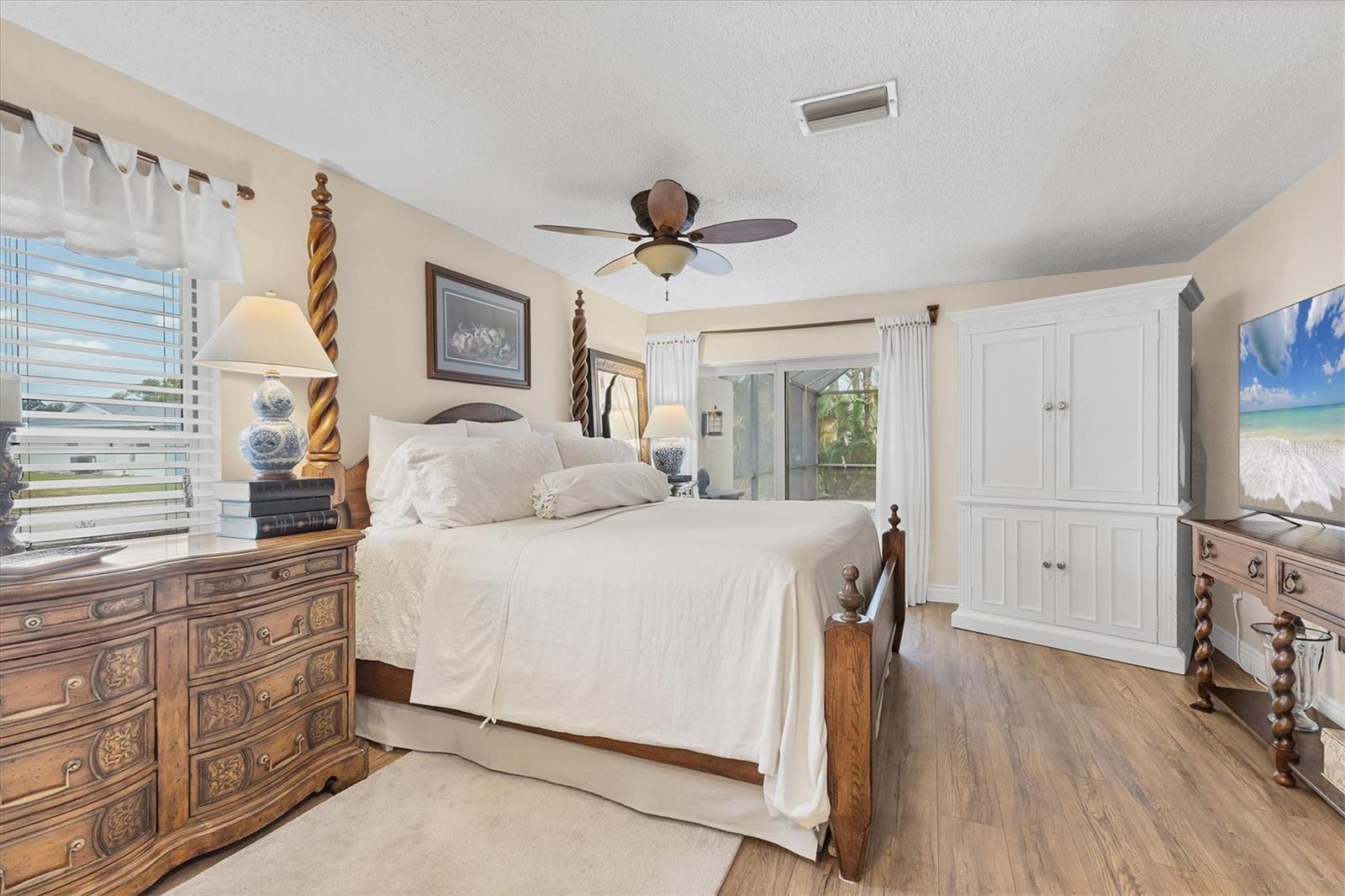 Image 11 of 33 For 6820 19th Avenue W