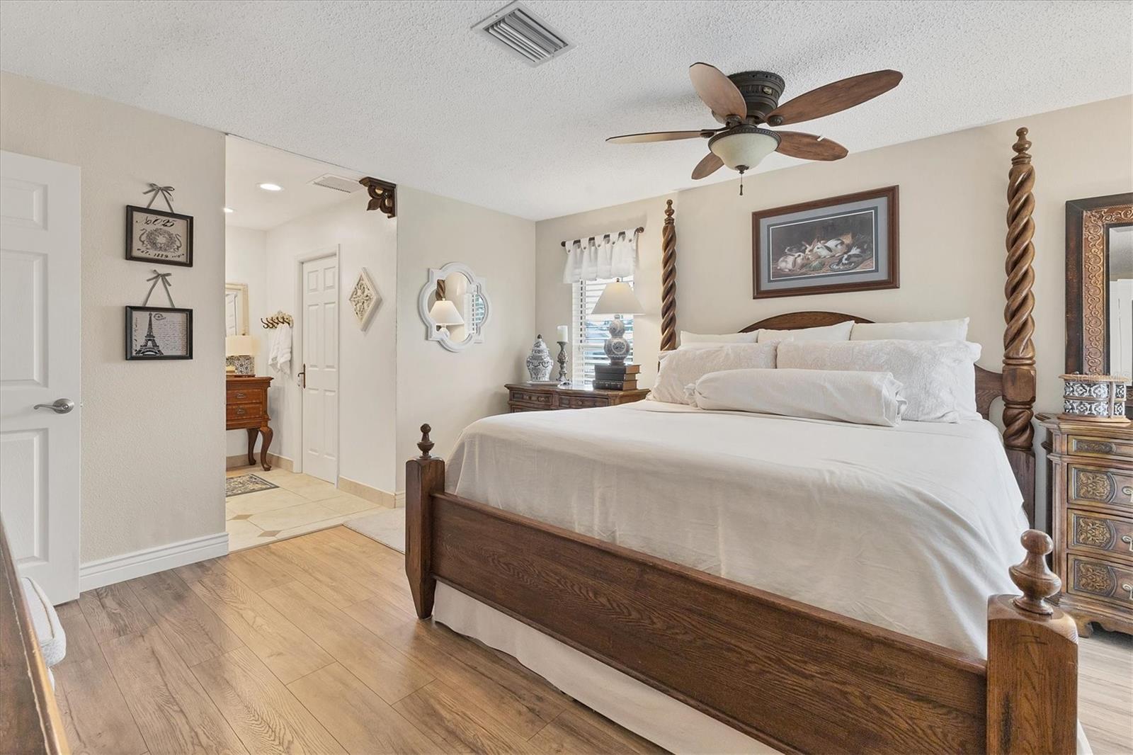 Image 12 of 33 For 6820 19th Avenue W