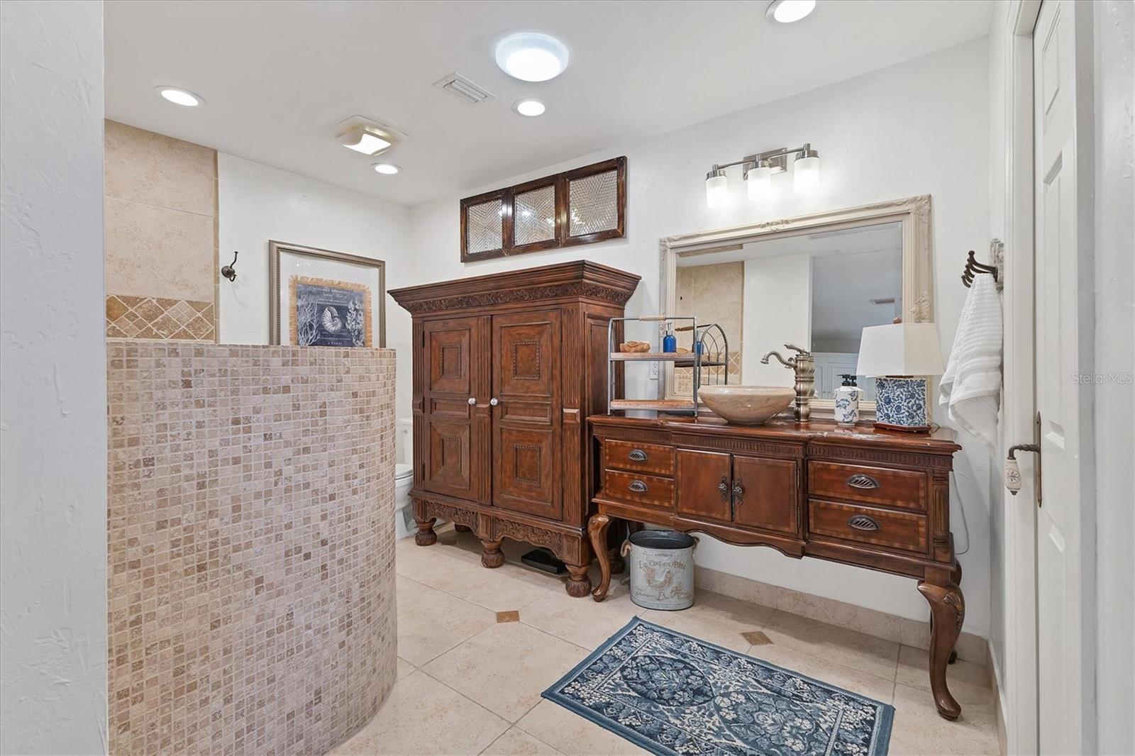 Image 13 of 33 For 6820 19th Avenue W