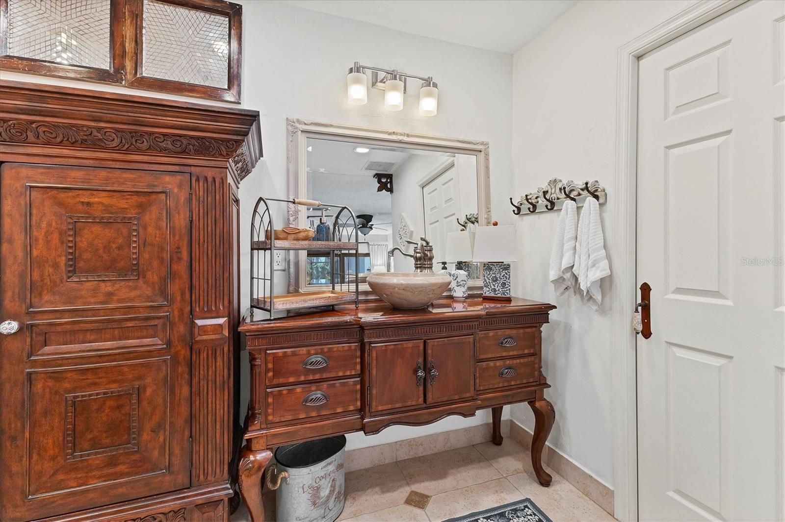 Image 14 of 33 For 6820 19th Avenue W