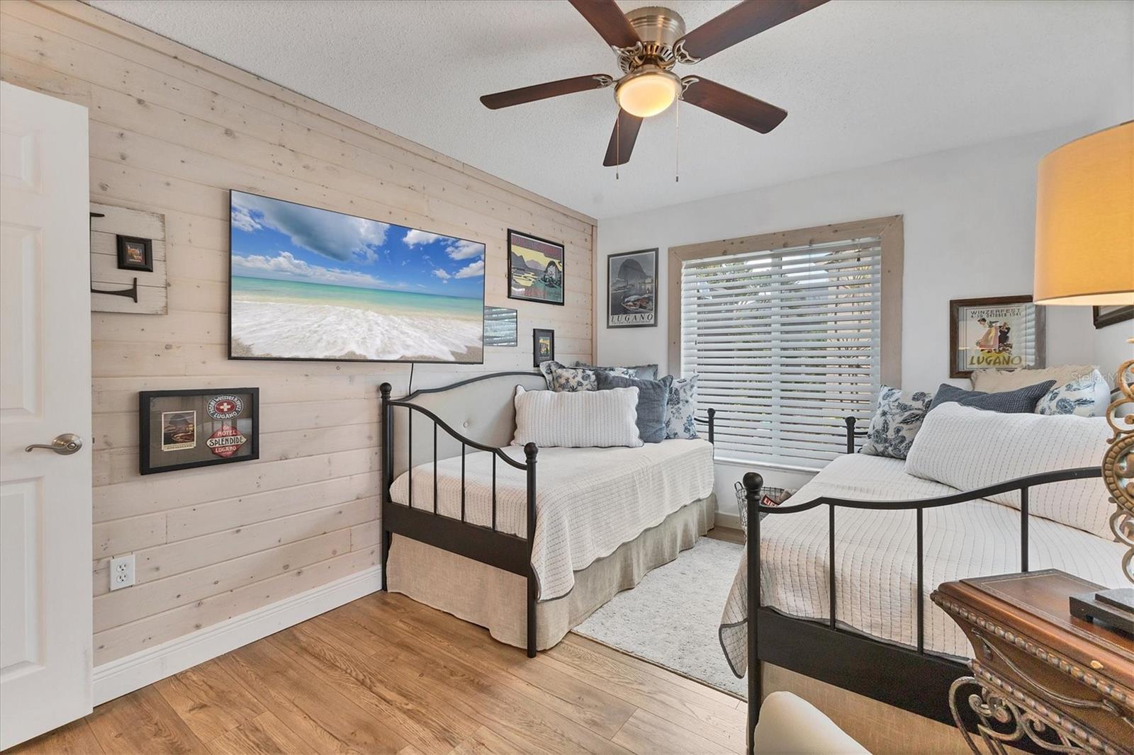 Image 16 of 33 For 6820 19th Avenue W