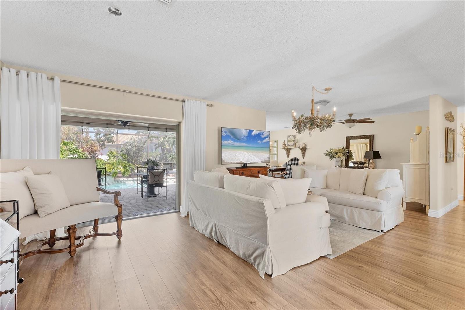 Image 4 of 33 For 6820 19th Avenue W