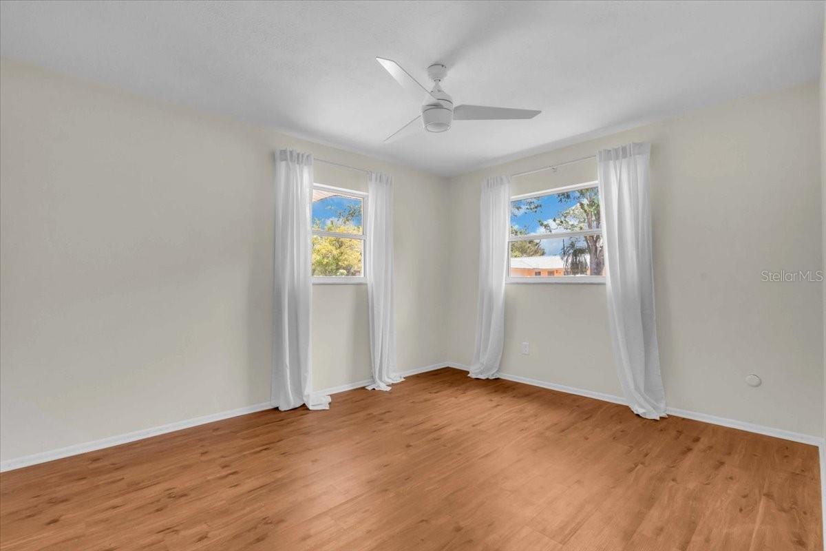 Image 39 of 40 For 807 Harbor Avenue