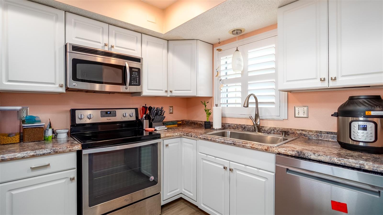 Image 14 of 40 For 1770 Lake Place 1770d